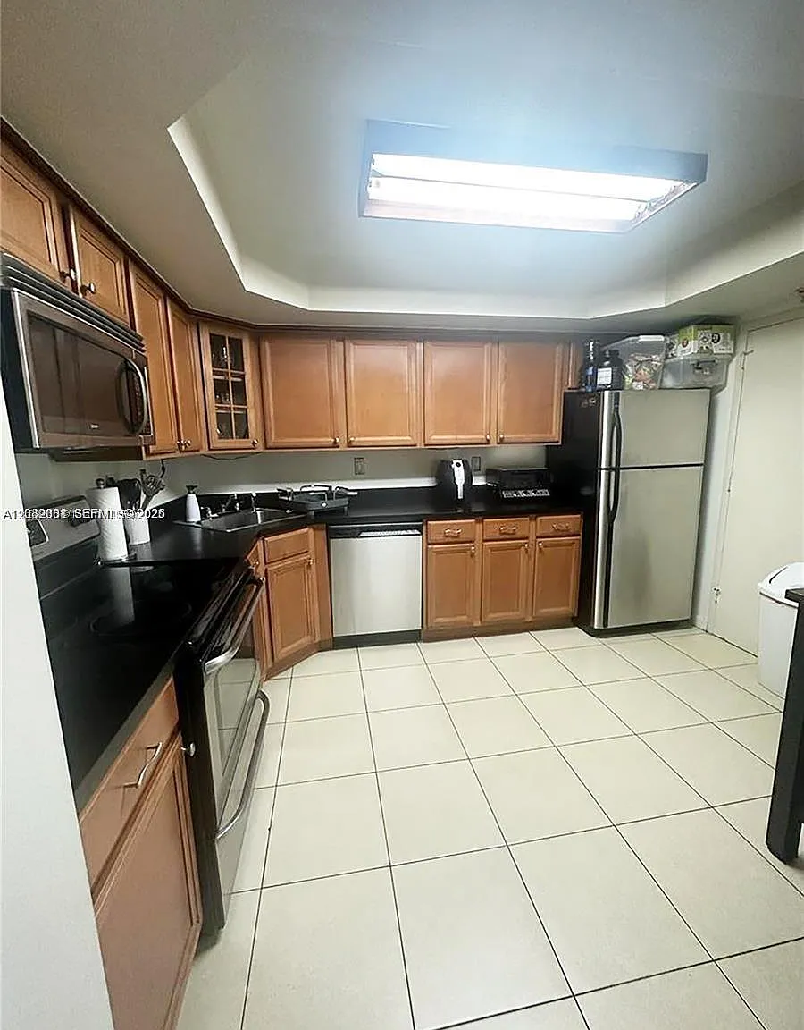 Commodore Plaza Condo — Photo 1