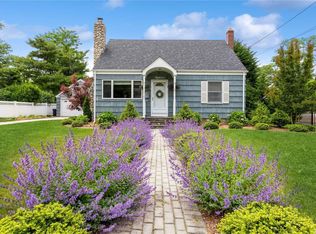 18 Bieselin Rd, Bellport, NY 11713