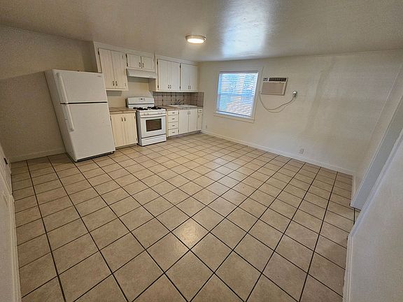3rd image of 1930 Arcadian Ave APT H