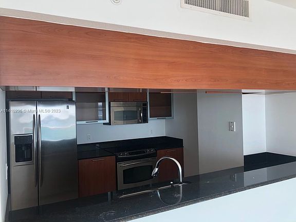 4th image of 1800 N Bayshore Dr APT 2609
