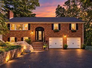 29 Doncaster Cir, Lynnfield, MA 01940