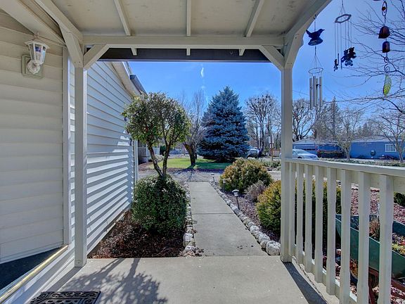 5th image of 202 Deer Park Ln