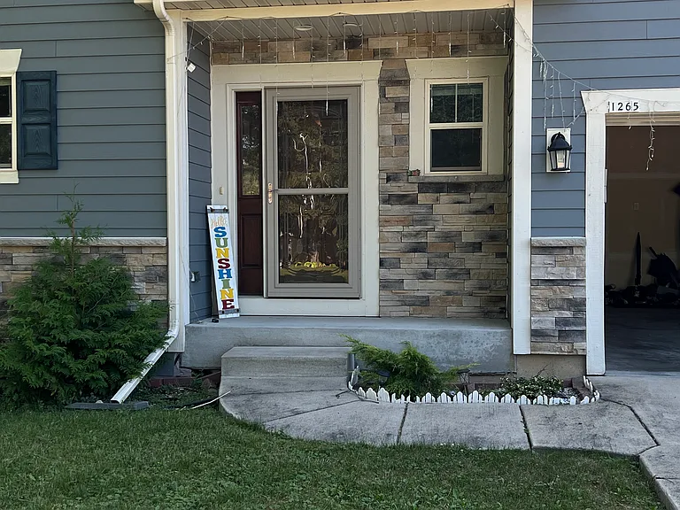 1265 S Elm Grove Rd — Photo 2