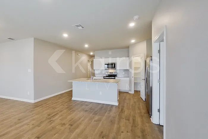 122 Santiago Ct — Photo 4