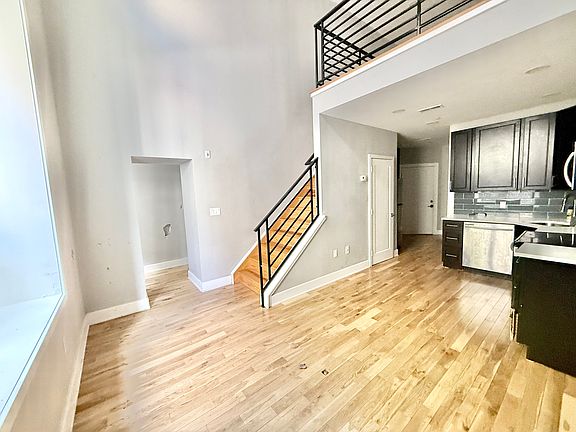 3rd image of 1521-23 W Girard Ave #1O3