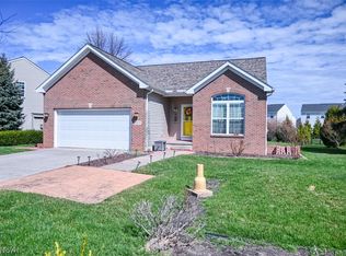 3932 Courtyard Dr, Lorain, OH 44053