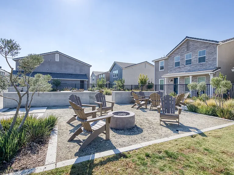 2833 E Teaberry Dr — Photo 27