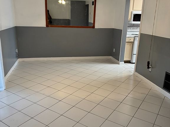 3rd image of 4918 Silver Oaks Vlg