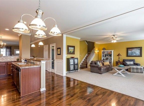 2nd image of 1112 Stonecrop Dr
