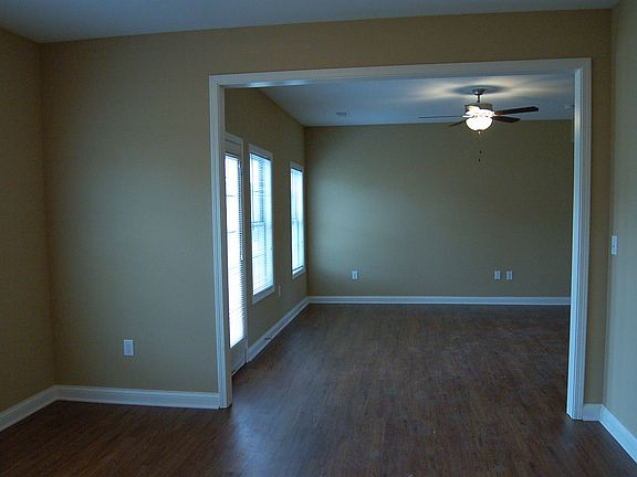 4th image of 105 Janice Dr