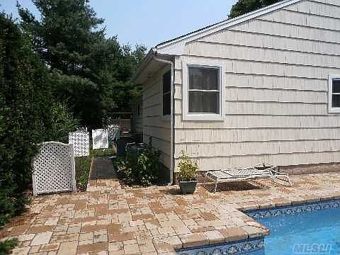 3rd image of 10 Cranberry Dr