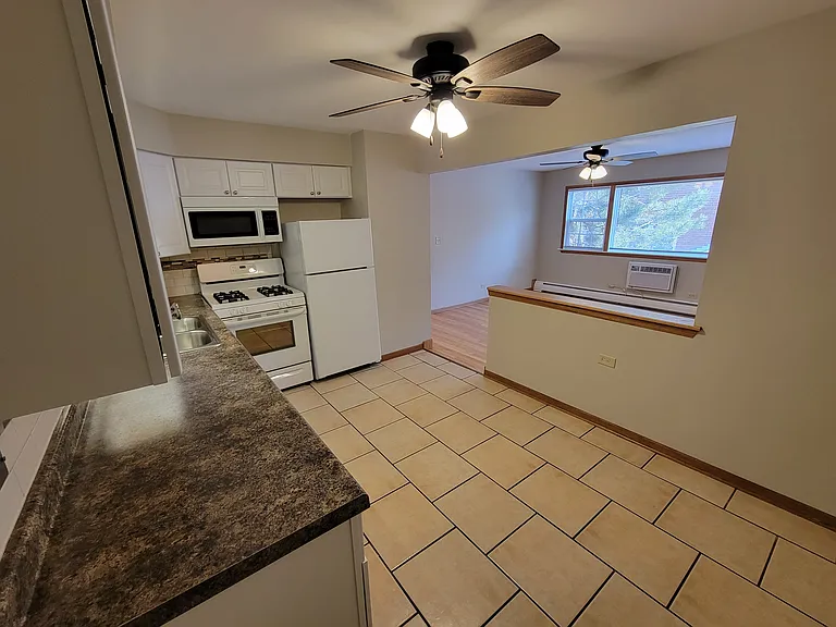 701 Lake St #6 — Photo 2