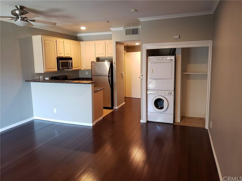 2nd image of 300 N El Molino Ave Unit 309