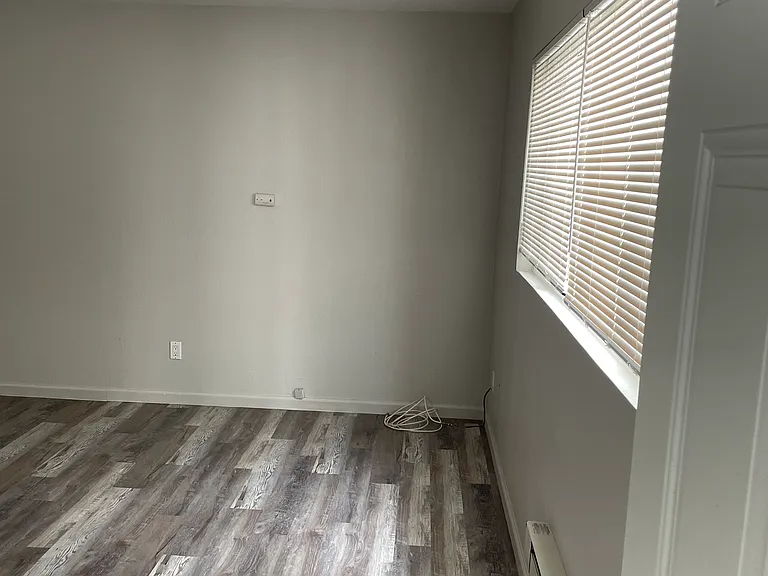 1915 1/2 Addison St #103 — Photo 5