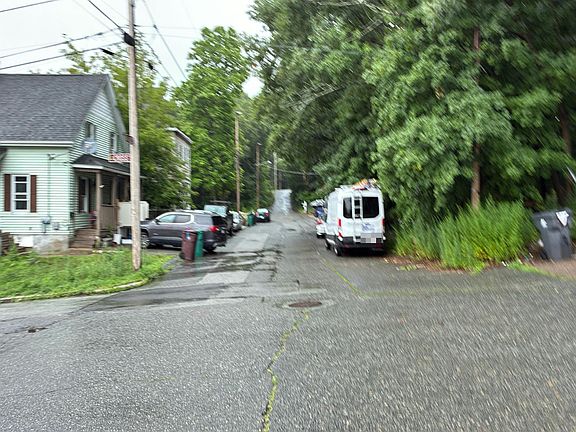 4th image of 166 Valley St