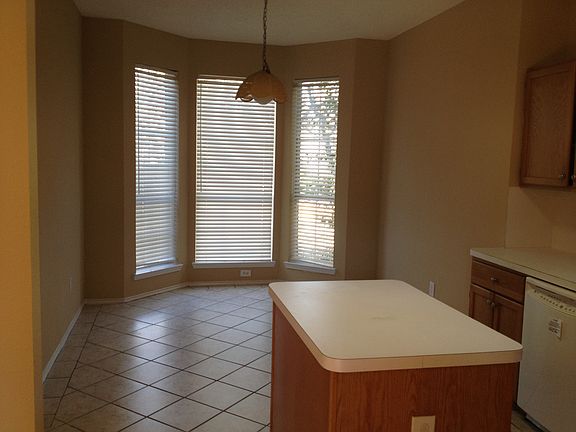 3rd image of 4728 N Cascades St