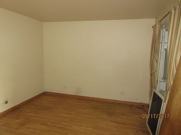 3rd image of 9320 S La Salle St