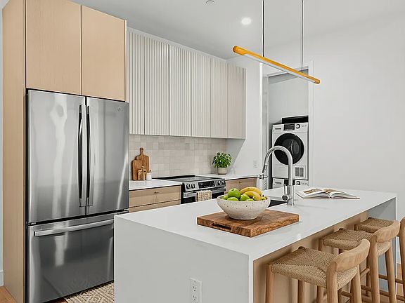 3rd image of 250 W 49th St #42801