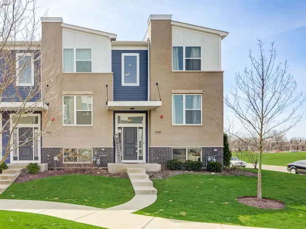 3S620 Everton Dr, Warrenville, IL 60555
