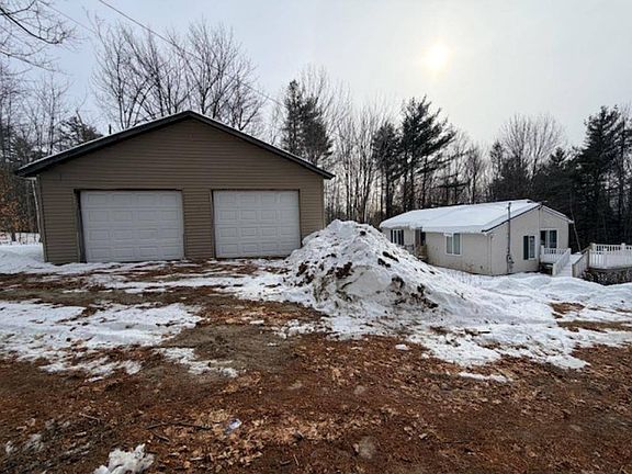 4th image of 458 West Rd