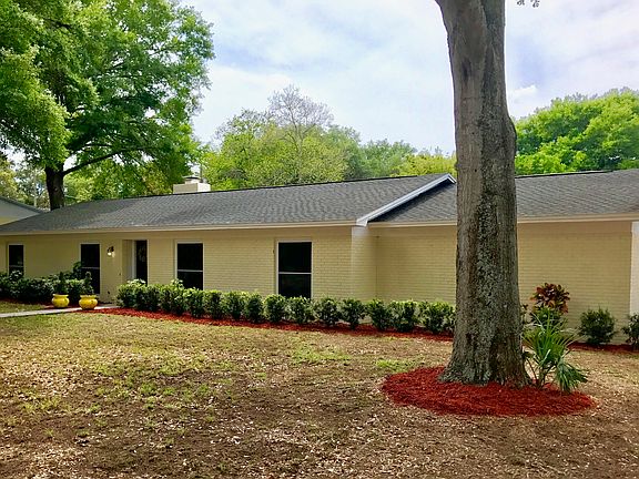 Huge yard... front and back!
