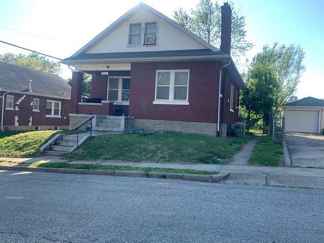 2nd image of 306 Berry St