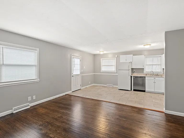 328 Harvard Dr — Photo 7