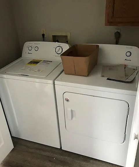 127 N Crest Dr — Photo 2