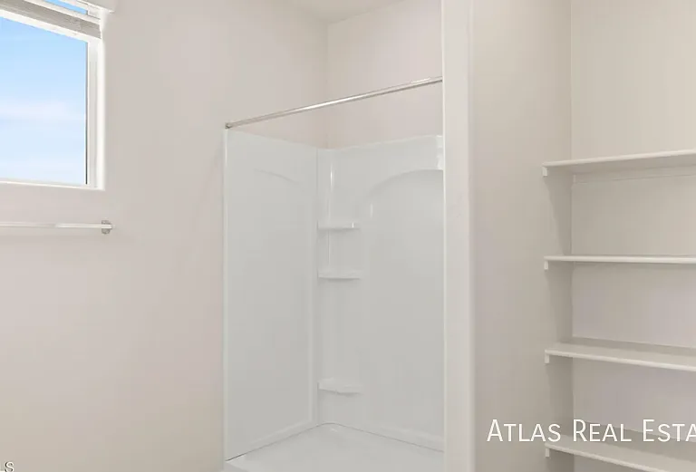 1168 W Castle Ct — Photo 4