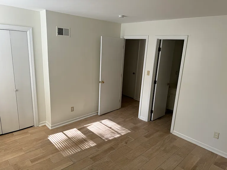 7800 N Camden Ave — Photo 9