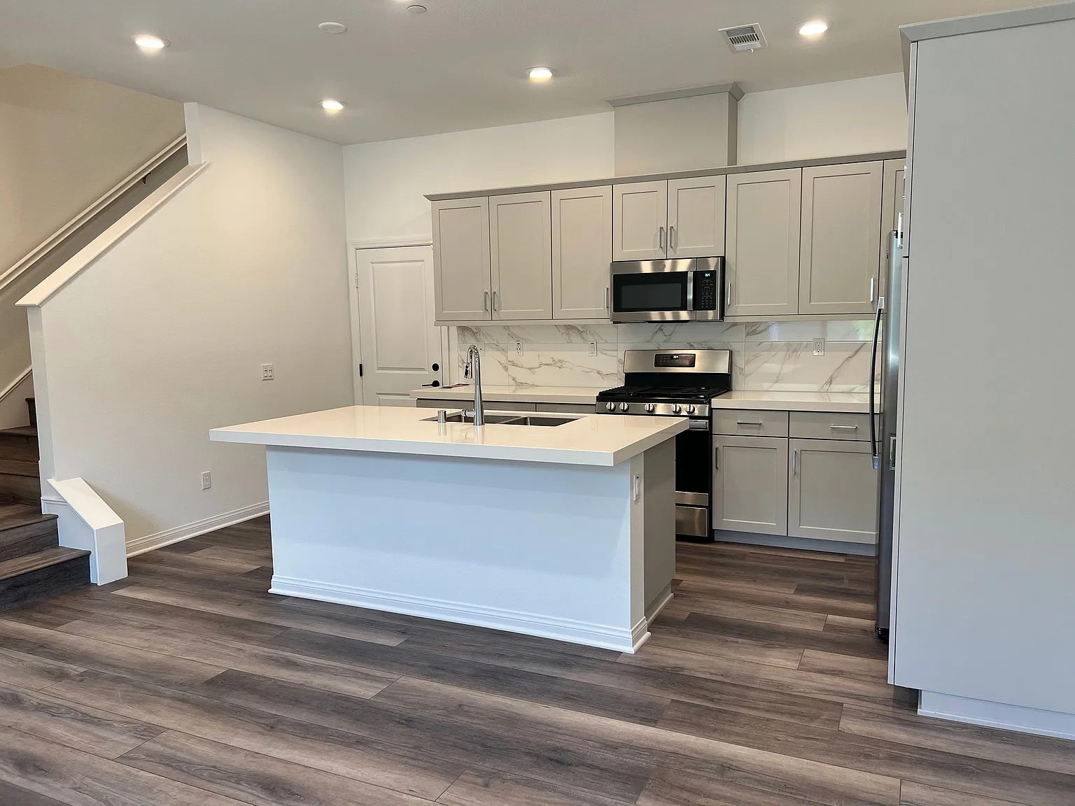 Bluestone Circle — Photo 1
