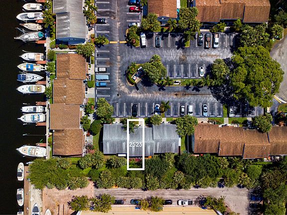 3rd image of 2523 NE 15th Street
