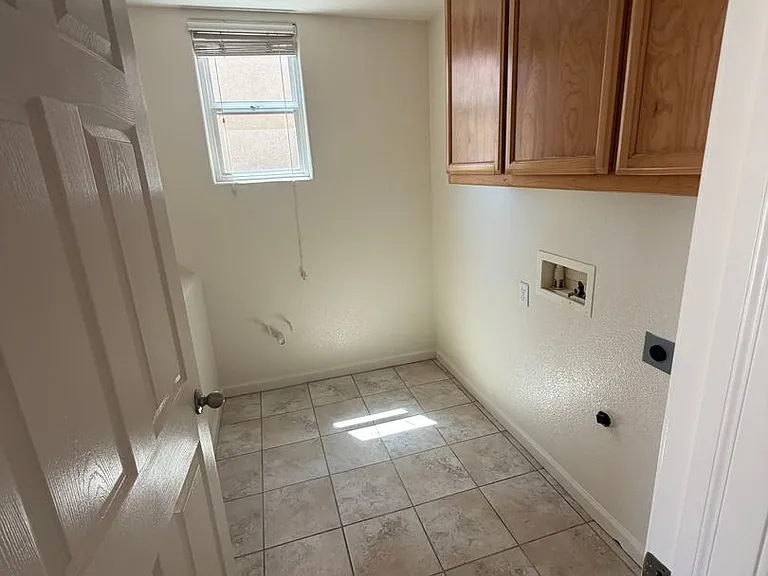 702 Chandon Dr — Photo 8