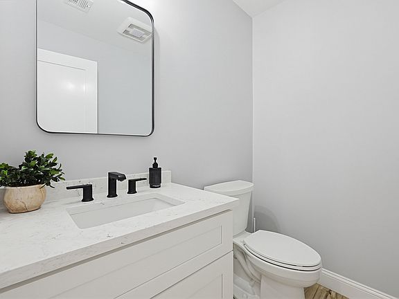 4th image of 321 Winthrop St #102