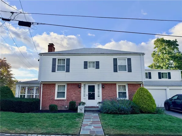 15 Elmsgate Way, Rumford, RI 02916
