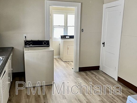 5th image of 121 W 12th St