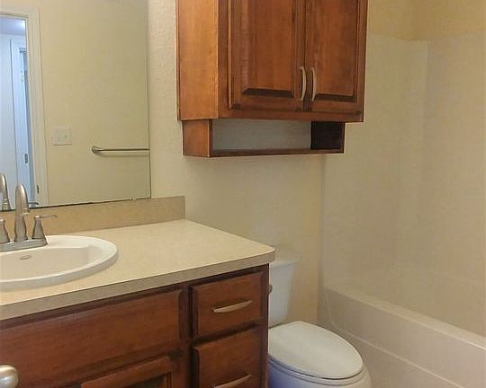 5th image of 904 University Dr #114