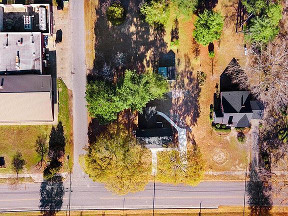 4th image of 310 W Railroad St