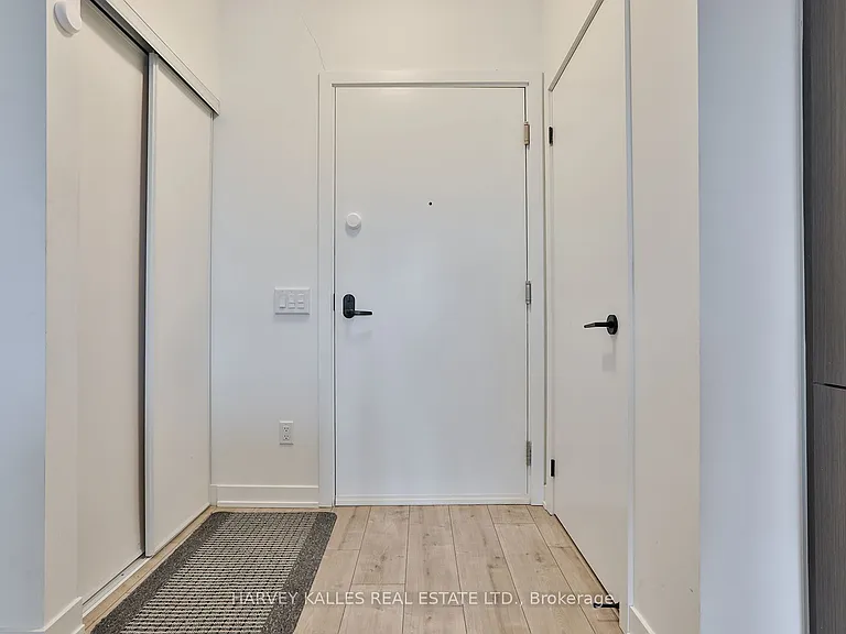 215 Lakeshore Rd W #206 — Photo 2
