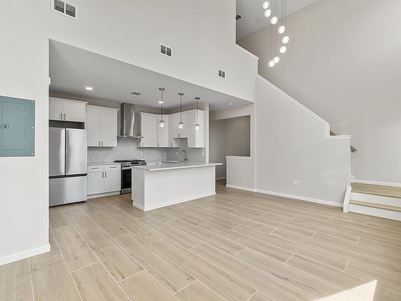 5th image of 228 Pine St #2