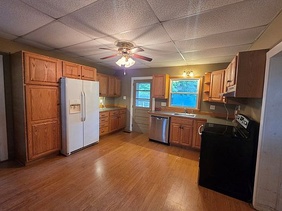 3rd image of 138 Sandusky St