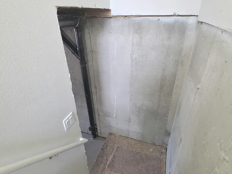 stairs to unfinished basement