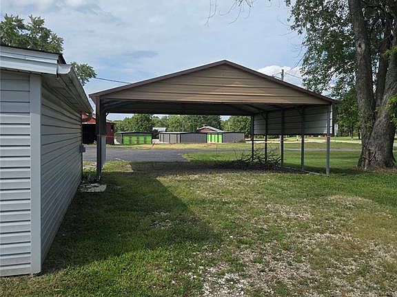 3rd image of 703 Burks Rd