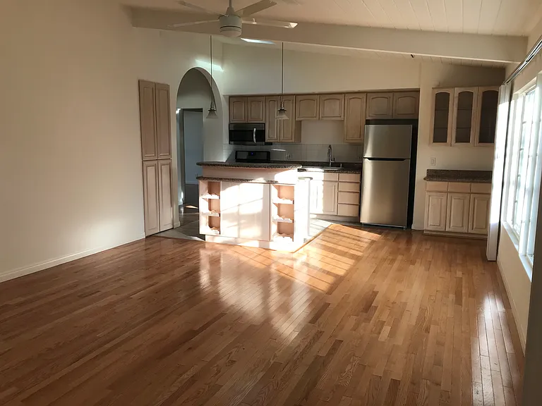 1815 N Beverly Glen Blvd — Photo 7