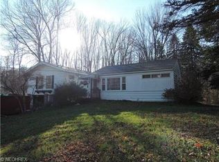 17576 Messenger Rd, Chagrin Falls, OH 44023