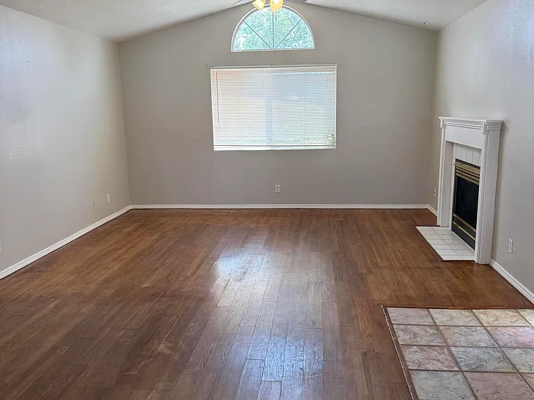 7328 Pechora Dr NE — Photo 15