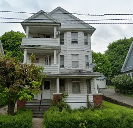77 Alma St