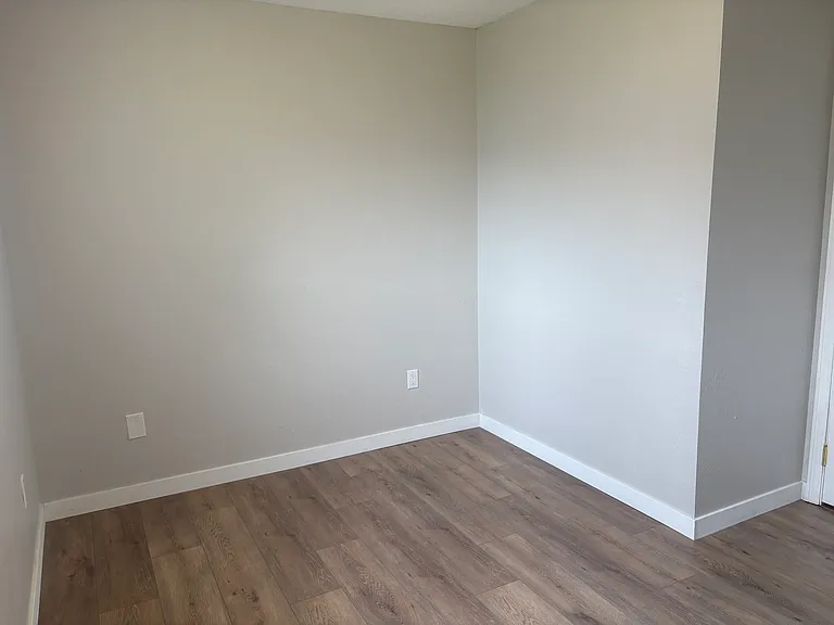 1415 Hollins Ave — Photo 4