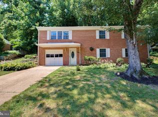 6922 Ashbury Dr, Springfield, VA 22152