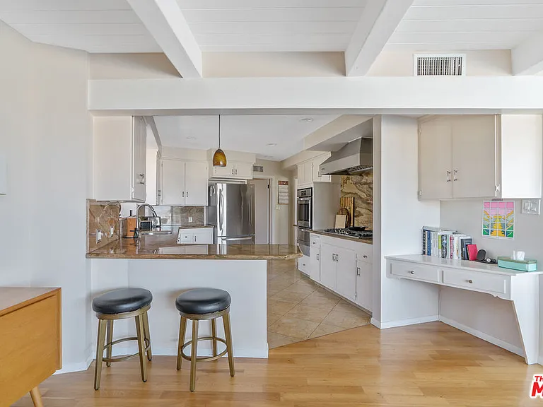 4246 S Cloverdale Ave — Photo 12